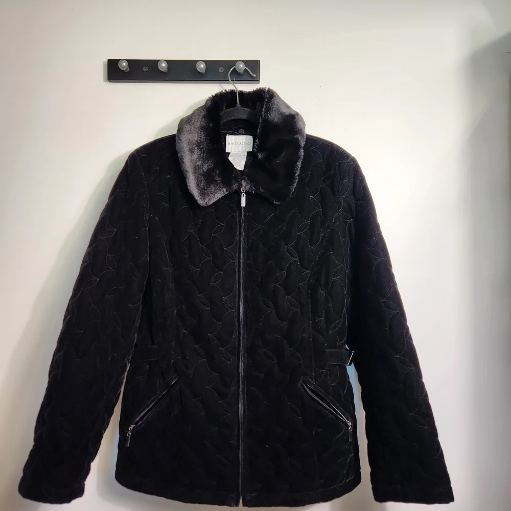 Vintage White Stag Black Quilted Women's Jacket Size L.  #G08